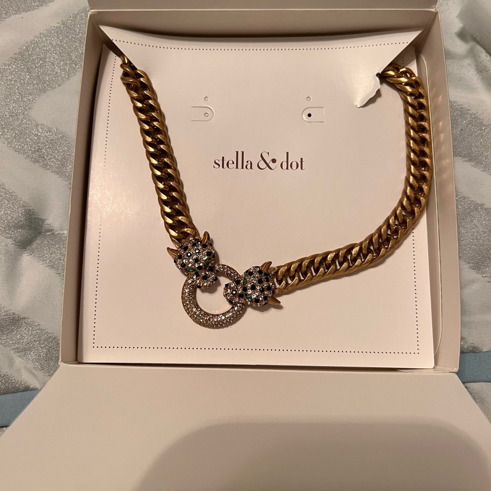 Stella & Dot Roar Pendant